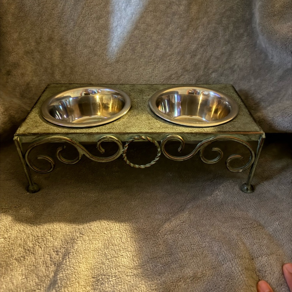Elegant Metal Pet Bowl Stand - Black and Silver